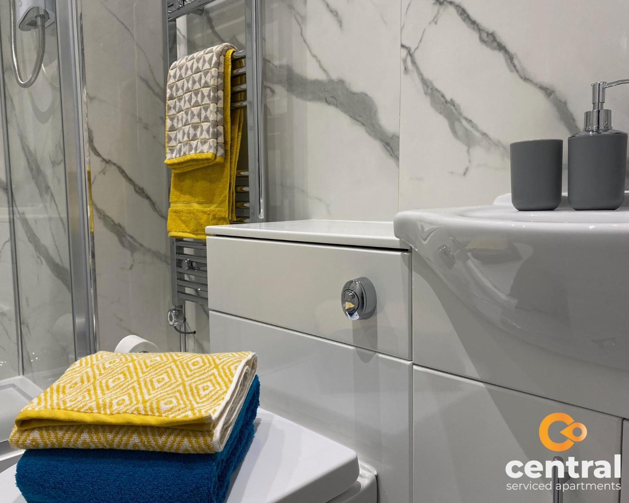 Central Serviced Apartments - Cosy 1 Bedroom - Modern - Close To Transport Links - Quiet Neighbourhood - Fast Wifi - Fully Equipped - Smart Tvs In All Rooms - Monthly Stays Welcome - Free Street Parking - Ideal Relocation To Dundee Accommodation Buitenkant foto